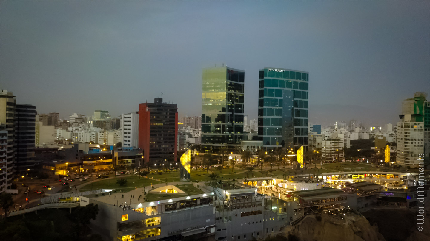 night view of larcomar in lima