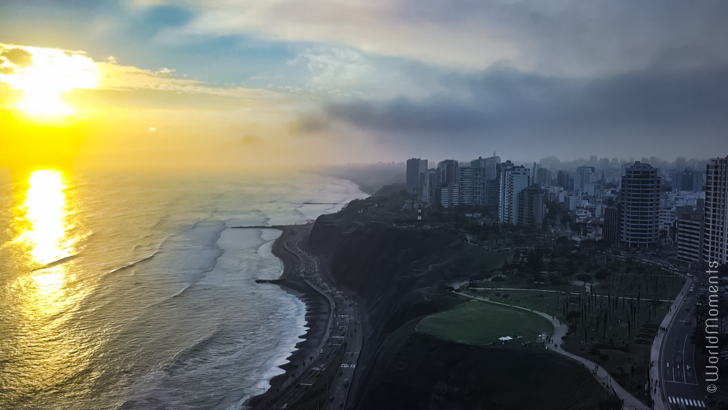 lima miraflores atardecer en el oceano 