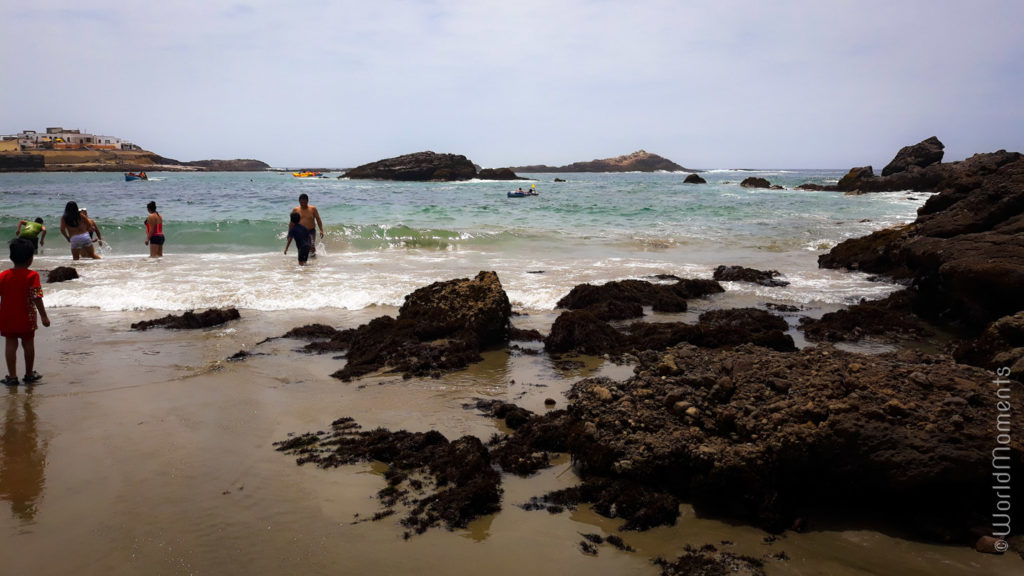 lima playa tuquillo rocks at beach