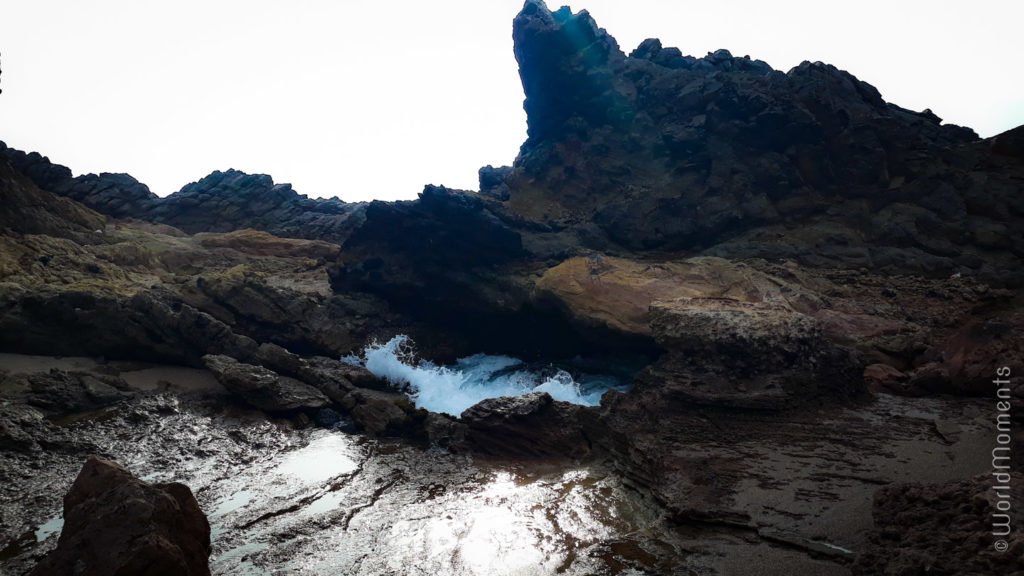 lima playa tuquillo rocks at beach