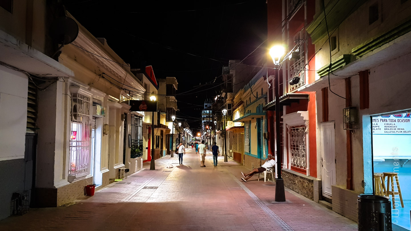 19th Street in Santa Marta, night view