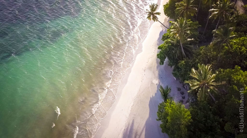 playa manzanillo vista desde arriba con dron