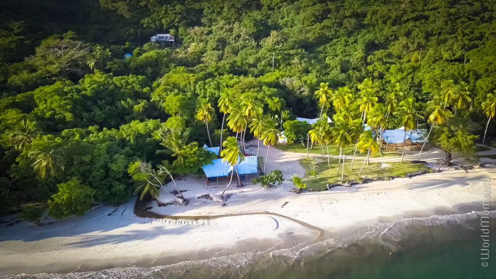 playa manzanillo vista desde arriba con dron