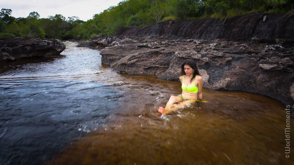 Pozos Azules girl relaxing on the river
