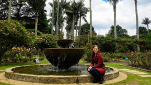 naomi infront of water fountain bogota jardin botanico