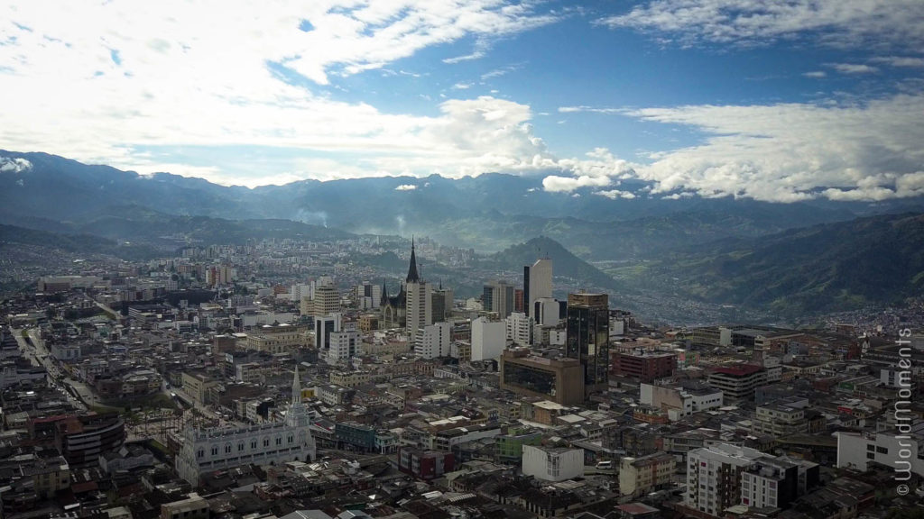 vista de Manizales con las montañas