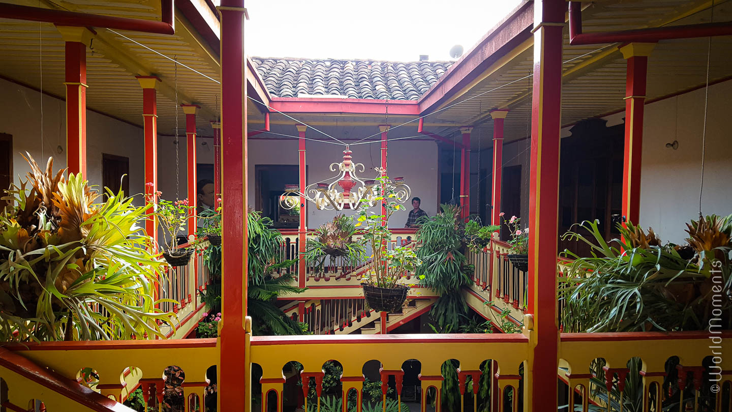 interior de casa macanata cafe en Salamina Caldas