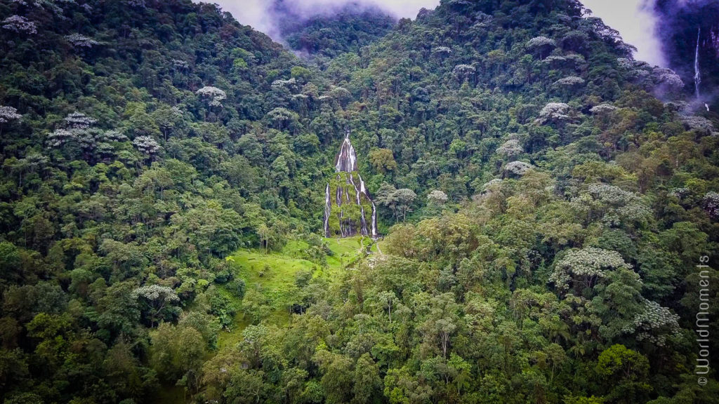 vista aerea de la cascada de las termales de Santa Rosa de Cabal