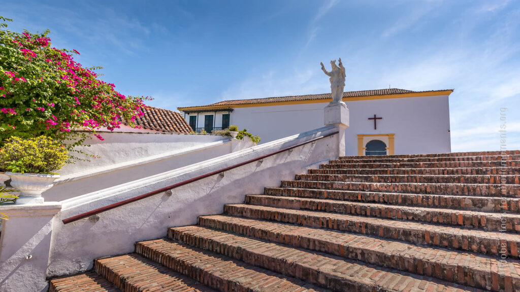 camino llegando al convento de la Popa en cartagena