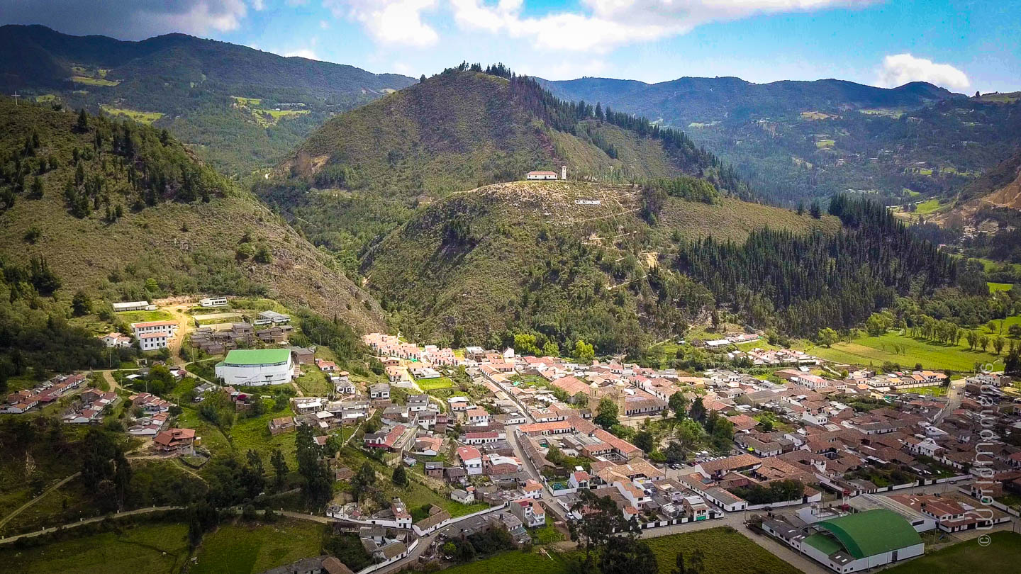vista aerea del pueblo de Cucunuba