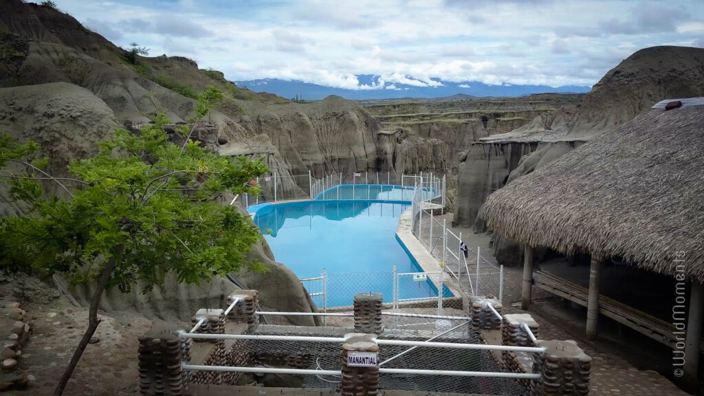 piscina mineral en el desierto de la tatacoa