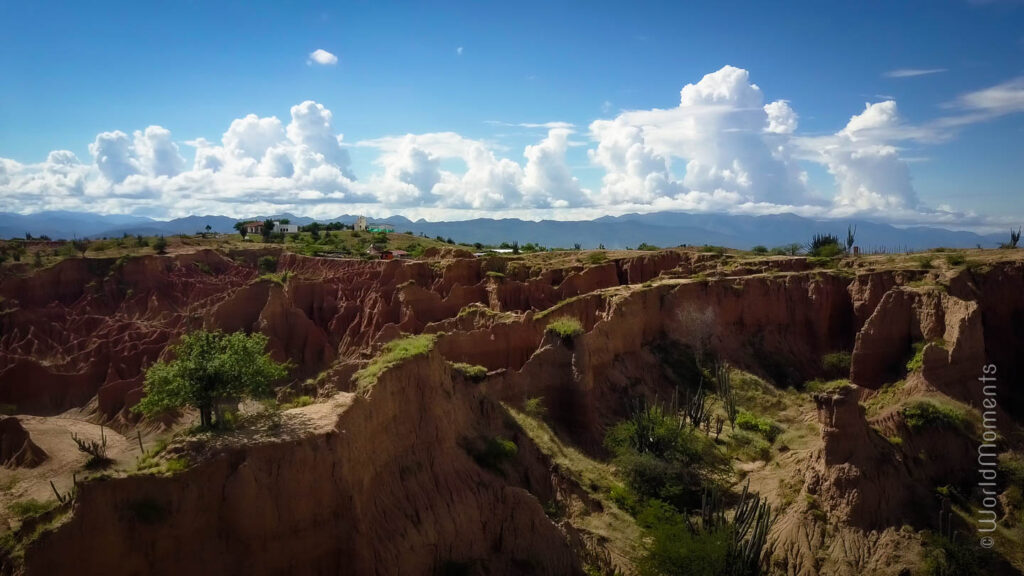 vista del desierto de la tatacoa y el observatorio astronomico