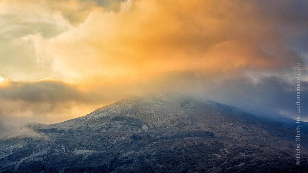 vista del nevado del ruiz al atardecer en Manizales