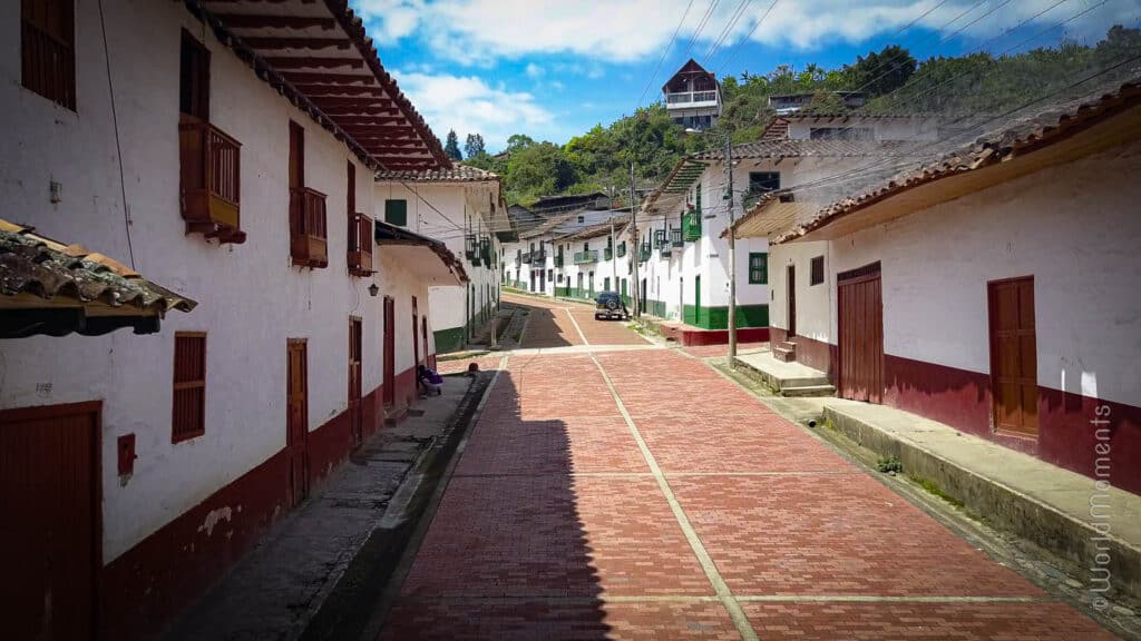 toma de las calles del pueblo de San Augustin