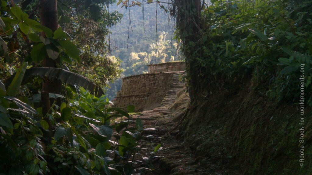 entrada a la ciudad perdida al amanecer