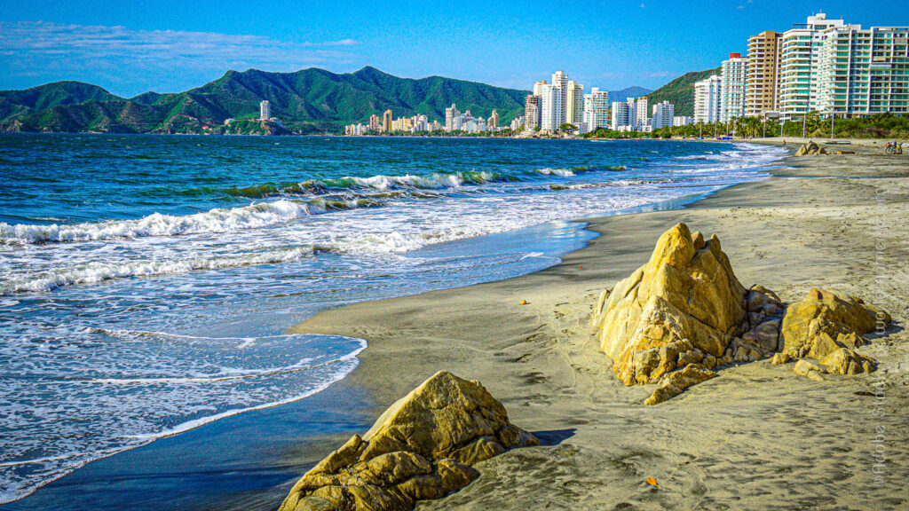 vista del rodadero desde playa salguero