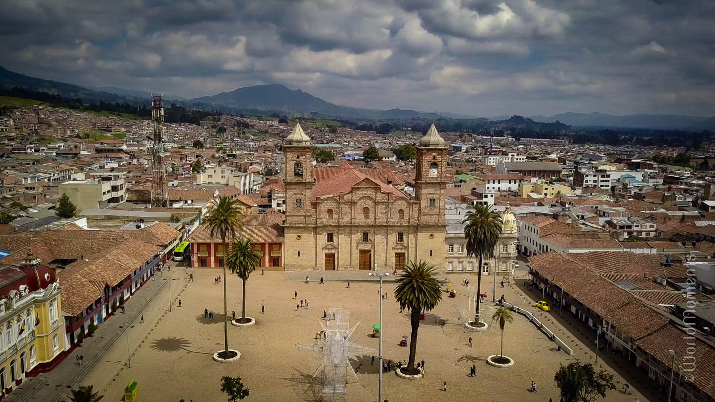 Catedral Diocesana en la plaza de Zipaquirá vista aerea