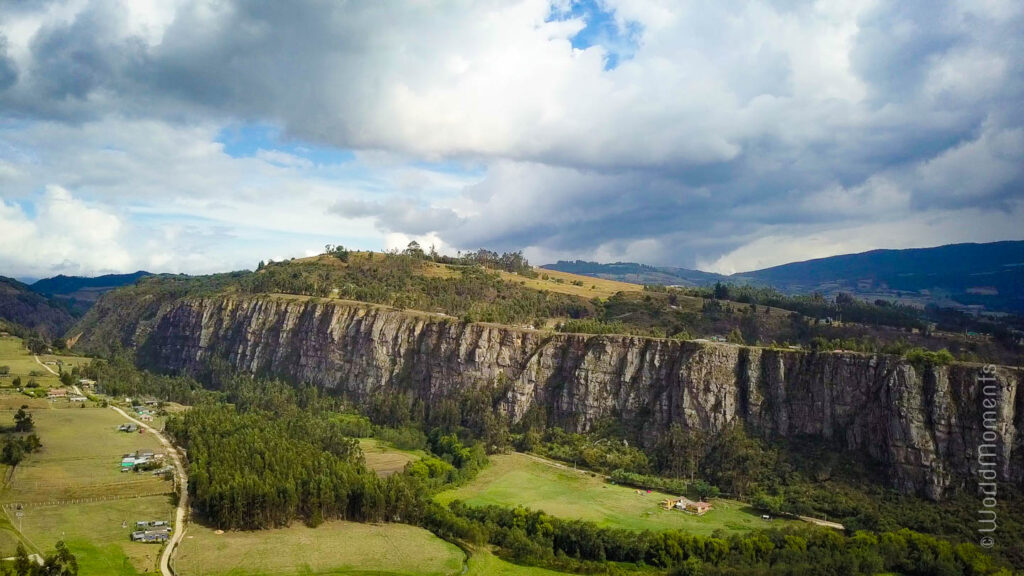 vista panoramica de las rocas de suesca en Colombia