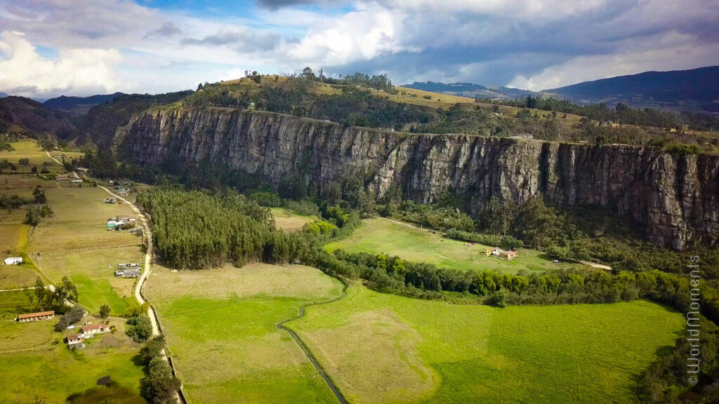 vista de las rocas de suesca photo con dron