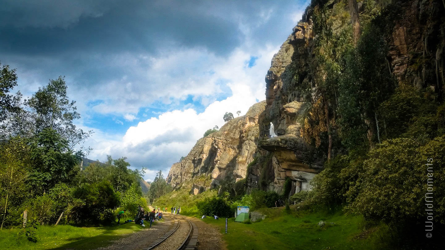 vista de las rocas de suesca desde abajo